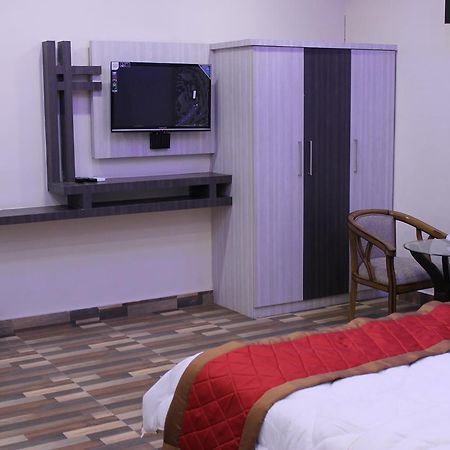 Kitchen Hut Hotel Nepalgunj Екстериор снимка