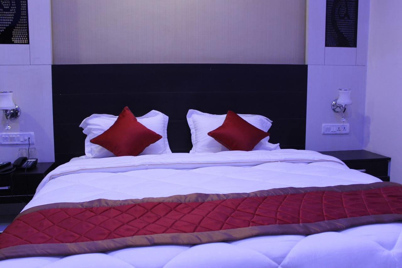 Kitchen Hut Hotel Nepalgunj Екстериор снимка
